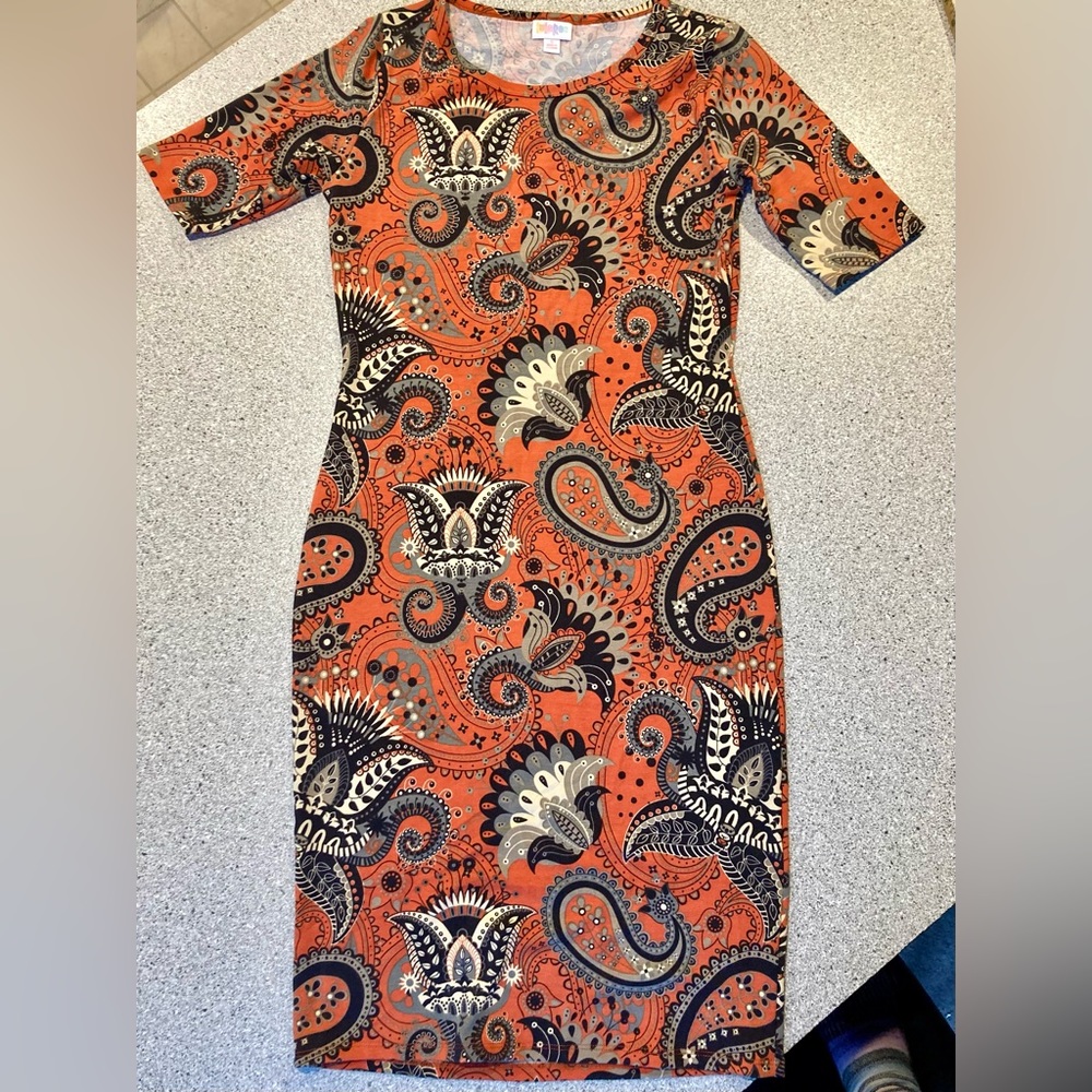 LuLaRoe Small shin length dress in Orange, Grey, cream and Black.